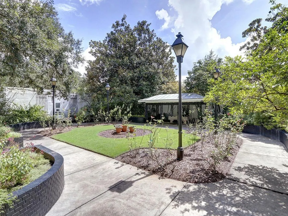 Gordon Inn Holly Savannah