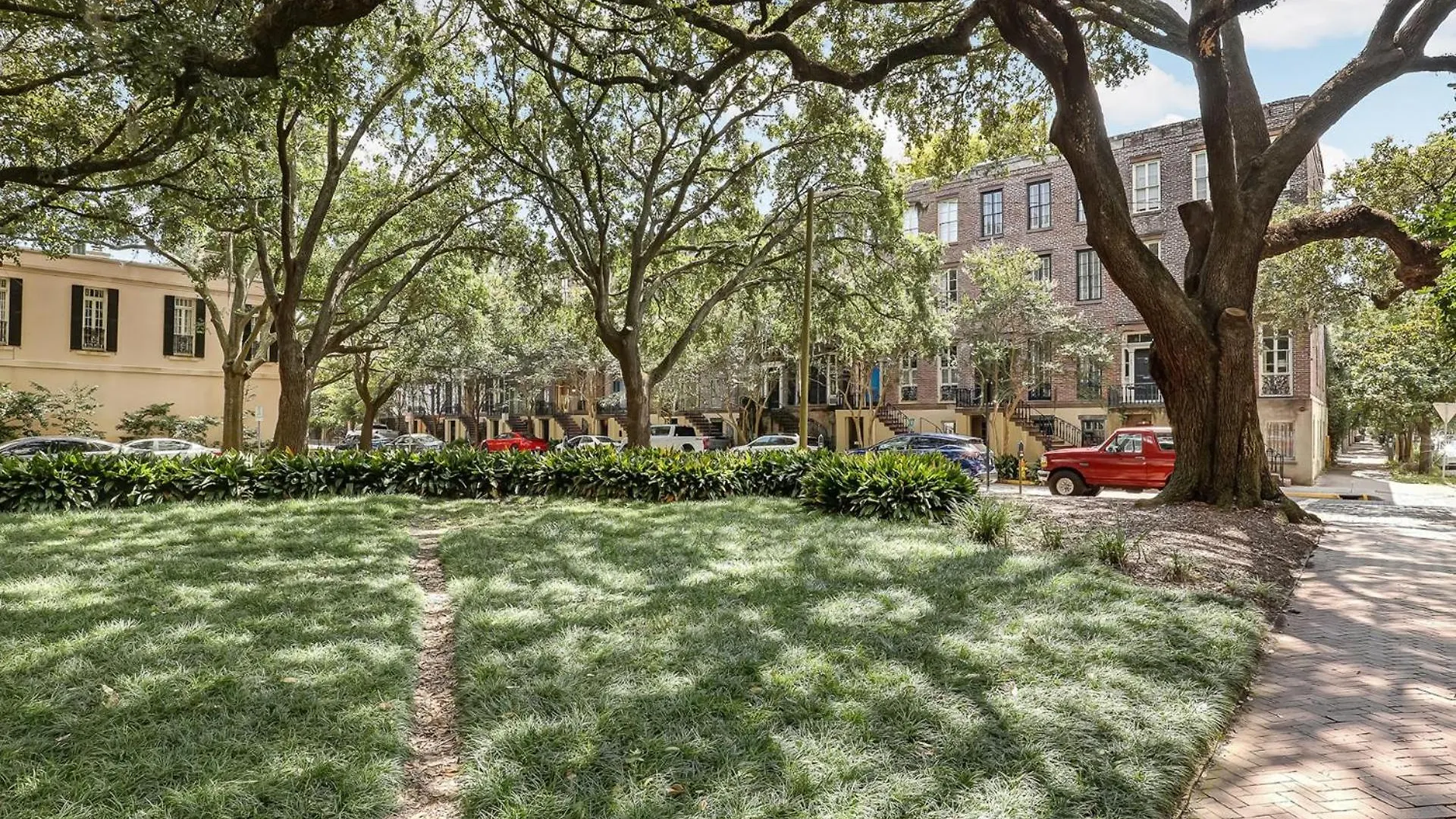 Gordon Inn Holly Savannah 0*,