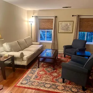 Apartment Fully Furnished Garden, Savannah
